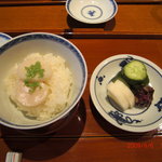 味吉兆 - 右、香物　左、食事