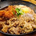 かつや - 牛すき焼きとチキンカツの合い盛り定食968円