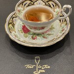 トゥ・ラ・ジョア イズム - 