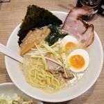 コッテリの塩らー麺専門店 MANNISH - コッテリの塩らー麺＋チャーシュー追加１枚＋味玉