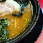 家系ラーメン王道 神道家 - 今日のスープは粘度がありました。
