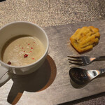 和フレンチバル村塾 屋根裏 別邸 - マッシュルームのスープと玉ねぎのマドレーヌ