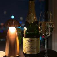 ザ タヴァン グリル＆ラウンジ - 