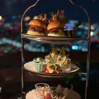 ザ タヴァン グリル＆ラウンジ - 