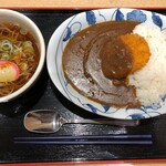 駅そば しらかみ庵 - 【ハーフ麺セット】カレーライス+そば：６７０円（税込）【２０２３年２月撮影】