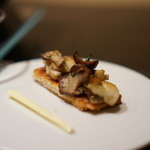 レストラン バカール - ポルチーニのタルト、新玉葱のコンフィ