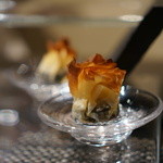 レストラン バカール - ブーダンノアールと林檎のパートフィロ包み焼き