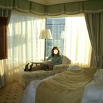 ザ・リッツ・カールトン大阪 - ＜２０１０年２月＞朝日の中で～微笑んで～♪角部屋なので明るい。リビングよりベッドルームの方が感覚的に広かったような？？？