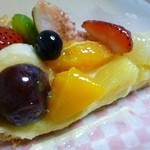 キル フェ ボン - 季節のフルーツタルト　夏バージョン6月から8月の販売予定　672円