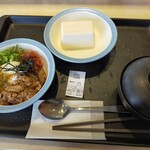 松屋 - 台湾風まぜ牛めし、ロカボ豆腐