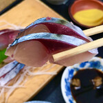 市場食堂 - 首折れサバ刺、ダブルで。