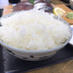市場食堂 - ご飯、頼んでいないのに大盛りです。