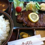 まつむら - サービスステーキ+ご飯大盛り（1500円）
