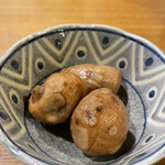居酒屋 ひっぱり凧 - 突き出しの里芋の煮物