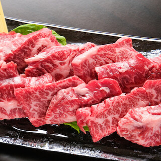 Enjoy high-quality cow carefully selected by the owner in a way that best matches the meat.