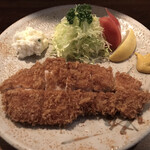 とんかつ かつせい - サクッと揚がったかつ。赤身・脂身共美味い！！！