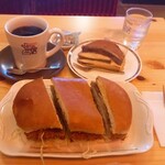 コメダ珈琲店 - 料理写真:カツカリーパン+たっぷりブレンドコーヒー+ティラミスで1870円。高いけど人気のコメダは凄い。
