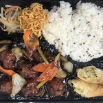 華苑 - 肉団子の黒酢炒め