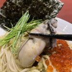 酒肴場 屯 - 和え玉用の牡蠣は少し小ぶり。でも旨味はスゴイ