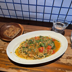 トラットリア・築地パラディーゾ - 菜の花とマグロのオイル漬け、チェリートマトのソース スパゲッティ