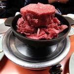 Yonekyuu Honten - 肉の下に牛脂があります