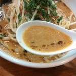 マー油の風味とゴマが効いたスープ