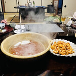 比良山荘 - ◎ 「月鍋」は醤油ベースの出汁。天然なめこ。