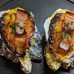 Oven-baked Oyster in the shell from Harima-nada, Hyogo with Aurora sauce