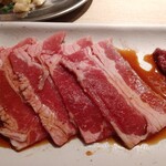 タレ焼肉、塩ホルモン。まるきん食堂 - 