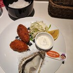 カナヤマ オイスターバー - 生牡蠣、牡蠣フライ大粒１P、小粒１P　無料ご飯（980円）