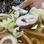 東京庵 - 『中華そば(醤油)』のネギ