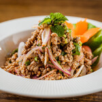 Minced chicken and herb salad