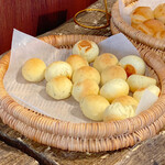 パティスリー＆ブーランジェリー ラ・パルム・ドール - バジルパン。奥のは明太チーズ