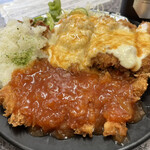 ハイライト - チキンカツ3枚、トマトオニオン、チーズデミグラス、おろしの味変　隠れてスパゲティとキャベツ