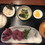 ふつうの食堂 - 本鮪の頭肉と頬肉の刺身定食 1300円税込