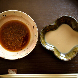 Ponzu sauce made with seasonal citrus fruits and original sauces that match the ingredients.