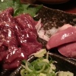 串揚げと炭火焼　串亀 - 鶏レバ刺♪
            肉厚