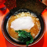 横浜ラーメン 斎藤家 根岸店 - ラーメン並。カタメ　¥780