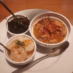 Saint-Jean-Pied-de-Port - イイダコの墨煮＆小エビのピルピル ＆バスク風トリップ煮込み1,800円