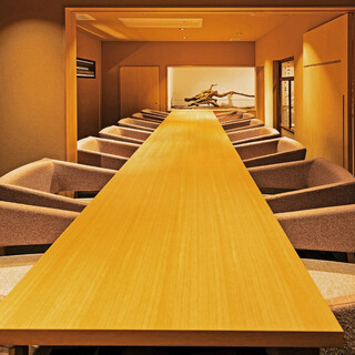 Banquets can be held in a completely private room for up to 14 people. There is also an all-you-can-drink plan.