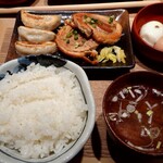 Nikujiru Gyouza No Dandadan - 焼餃子・チャーシュー定食