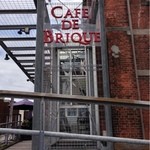 Cafe de Brique - この看板が目印です。