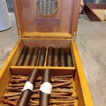 Ode - (2023/2 訪問)シガー。中にはほろ苦のキャラメルクリームが入っていました。