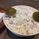 Ode - (2023/2 訪問)サクサクのラングドシャの中にフキ味噌とクルミが入っていました。