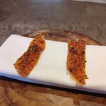 Ode - (2023/2 訪問)鮭とばも、ハーブをあしらうと一気にオシャレな味わいに。