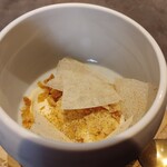 Ode - (2023/2 訪問)飴の蓋を割るとじゃがいもペーストとリンゴが。