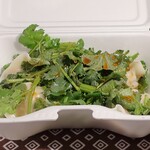 台湾 同客餃子館 - パクチー餃子 タレ、ラー油かけ後