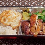 台湾 同客餃子館 - 脆皮雞飯(パリパリ鶏肉弁当)
