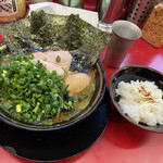 豚骨醤油ラーメン 王道家 - 