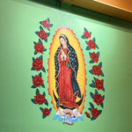 TACOS SHOP PARA MEXICO - 店内がラテンムードで良し、マリア様の下にディエゴがちっちゃくいます